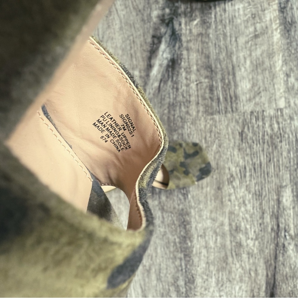 Signal Camouflage Heels (worn 1x) - Picture 5 of 6